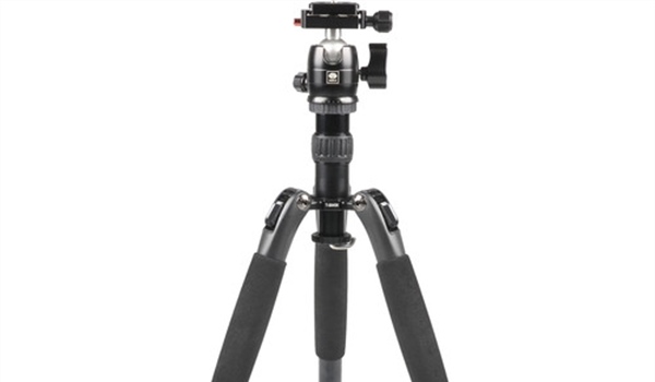Sirui T-004SK Aluminum Tripod with B-00 Ball Head: A Compact Travel Essential